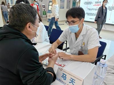 高级护肤品没能治好黄褐斑?中医医院里藏着"宝藏"自制制剂
